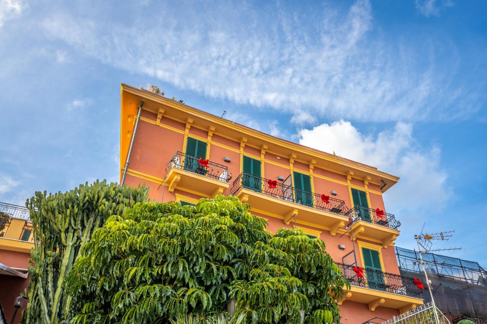 Le Terrazze Aparthotel อาลัสซิโอ ภายนอก รูปภาพ