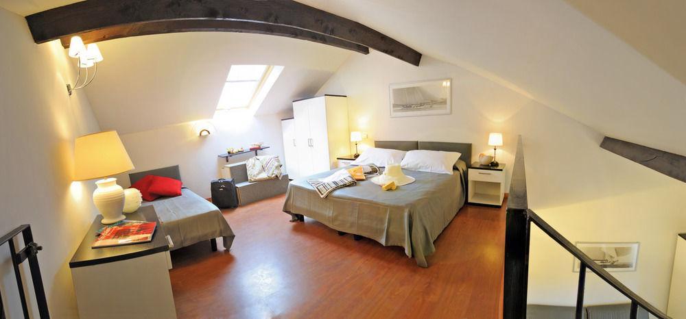 Le Terrazze Aparthotel อาลัสซิโอ ภายนอก รูปภาพ