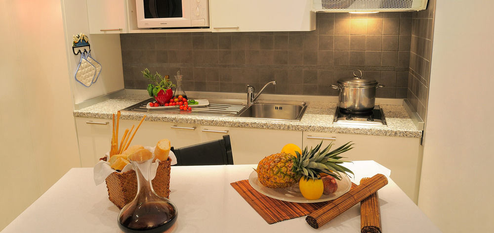 Le Terrazze Aparthotel อาลัสซิโอ ภายนอก รูปภาพ