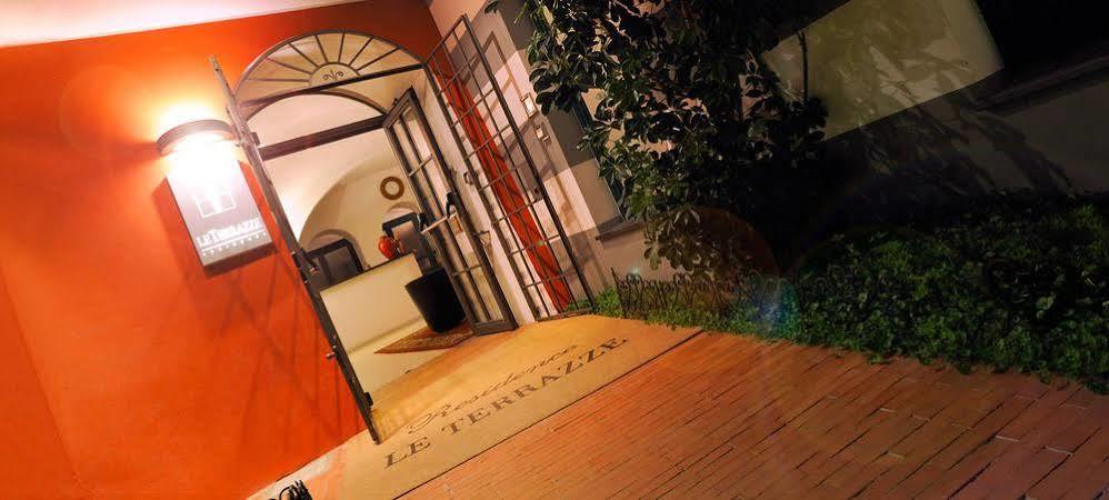 Le Terrazze Aparthotel อาลัสซิโอ ภายนอก รูปภาพ